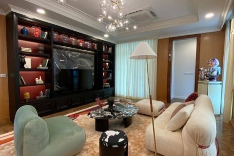 Chalet de 5 dormitorios en Saphan Sung, Bangkok, Tailandia № 133930 - foto 3