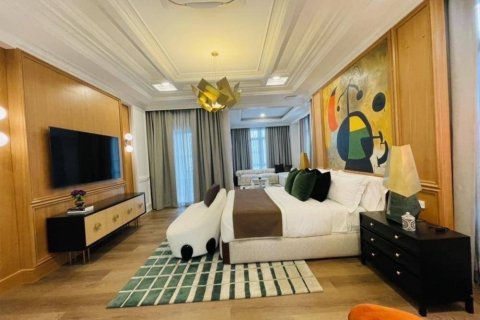 Chalet de 5 dormitorios en Saphan Sung, Bangkok, Tailandia № 133930 - foto 2