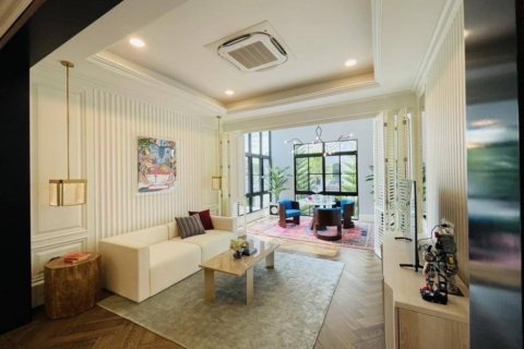 Chalet de 5 dormitorios en Saphan Sung, Bangkok, Tailandia № 133930 - foto 9