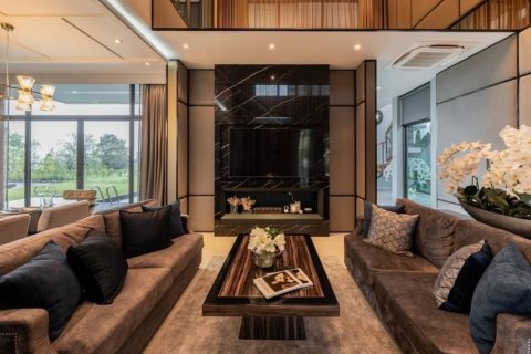 Chalet de 4 dormitorios en Pattaya, Tailandia № 133933 - foto 2