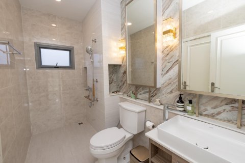 Condominio de 4 dormitorios en Bang Phli Yai, Tailandia № 133927 - foto 17