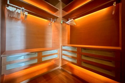 Condominio de 4 dormitorios en Bangkok, Tailandia № 70900 - foto 11