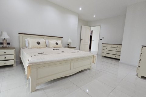 Condominio de 4 dormitorios en Watthana, Bangkok, Tailandia № 201236 - foto 19