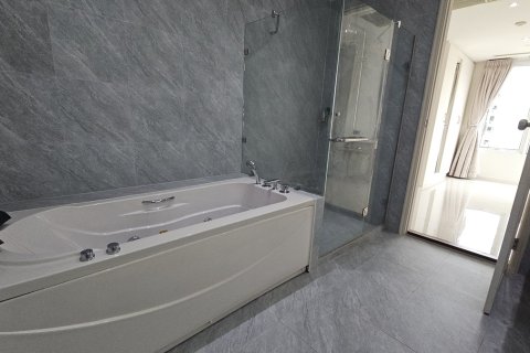 Condominio de 4 dormitorios en Watthana, Bangkok, Tailandia № 201236 - foto 12