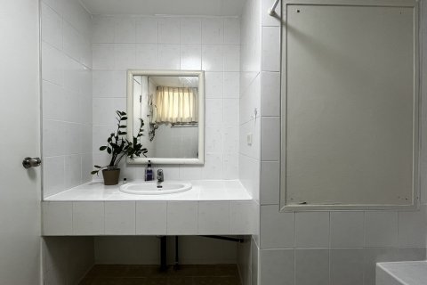Condominio de 2 dormitorios en Ratchathewi, Bangkok, Tailandia № 201238 - foto 3