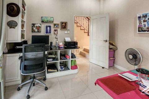 Casa de 5 dormitorios en Chiang Mai, Tailandia № 122796 - foto 14