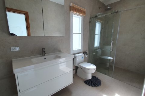 Chalet de 3 dormitorios en Rawai, Tailandia № 209720 - foto 15