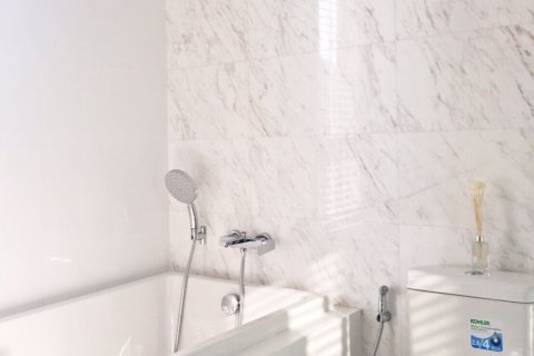 Condominio de 2 dormitorios en Bangkok, Tailandia № 66111 - foto 9