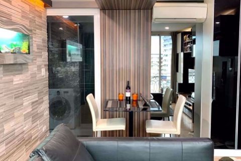 Condominio de 2 dormitorios en Huai Khwang, Bangkok, Tailandia № 47482 - foto 4