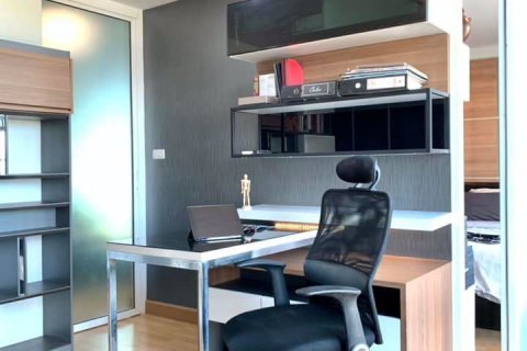 Condominio de 2 dormitorios en Huai Khwang, Bangkok, Tailandia № 47482 - foto 8