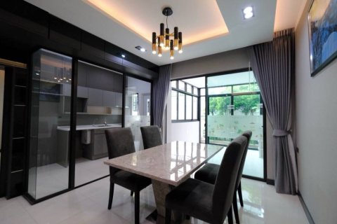 บ้านในลาดพร้าว, กรุงเทพฯ, ประเทศไทย 3 ห้องนอน № 172865 - รูปถ่าย 2