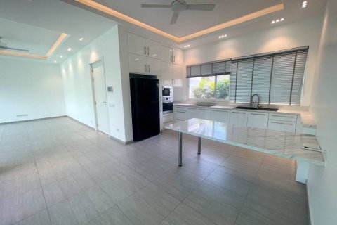 Chalet de 3 dormitorios en Hua Hin, Tailandia № 172868 - foto 8