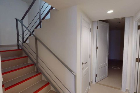Condominio de 4 dormitorios en Thonburi, Bangkok, Tailandia № 166974 - foto 15