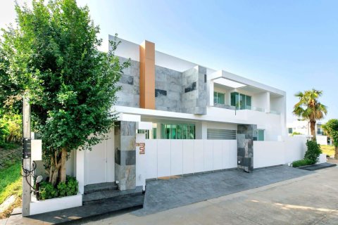 Chalet de 8 dormitorios en Chiang Mai, Tailandia № 155376