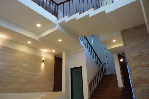 Chalet de 4 dormitorios en Chiang Mai, Tailandia № 155377 - foto 4