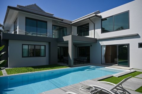 Chalet de 4 dormitorios en Phuket, Tailandia № 151703 - foto 29