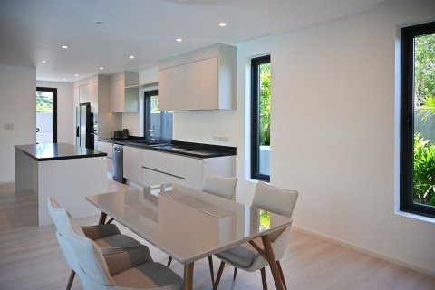 Chalet de 4 dormitorios en Phuket, Tailandia № 151703 - foto 10