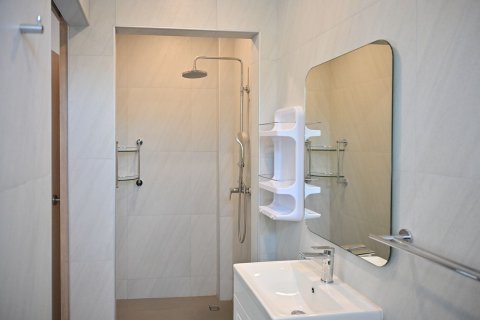 Chalet de 4 dormitorios en Phuket, Tailandia № 151703 - foto 25