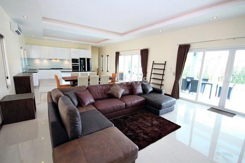 Casa de 3 dormitorios en Hua Hin, Tailandia № 67192 - foto 4