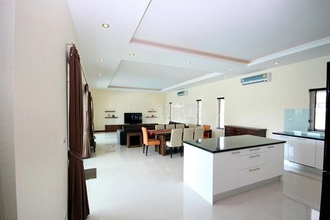 Casa de 3 dormitorios en Hua Hin, Tailandia № 67192 - foto 5