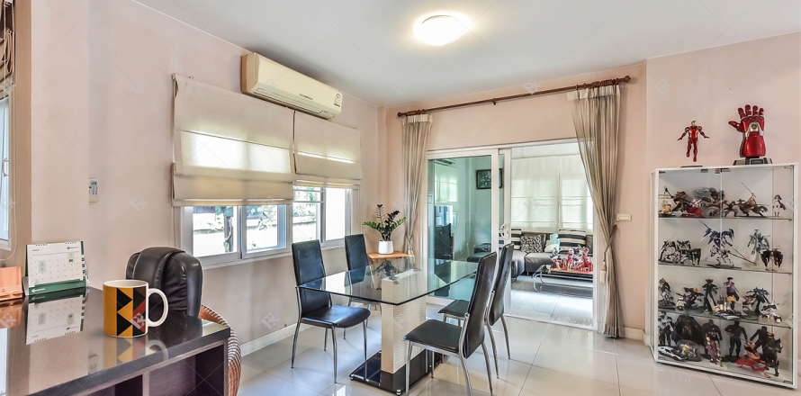 Casa de 3 dormitorios en Bangkok, Tailandia № 189453