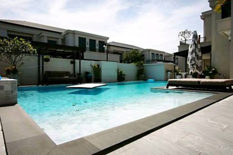Chalet de 4 dormitorios en Pattaya, Tailandia № 152281