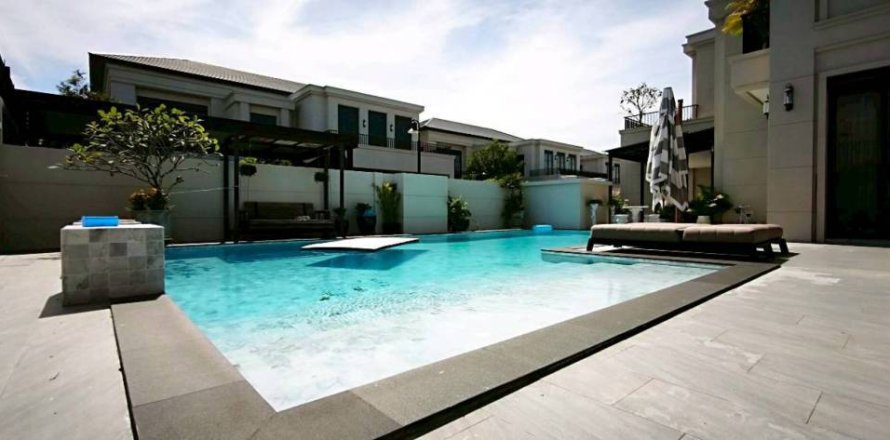 Chalet de 4 dormitorios en Pattaya, Tailandia № 152281