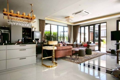 Chalet de 4 dormitorios en Pattaya, Tailandia № 152281 - foto 2