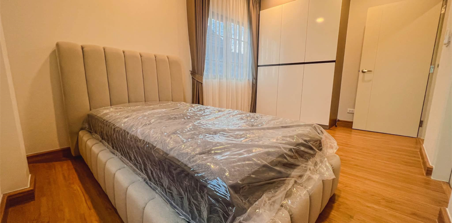 Maison à Bangkok, Thaïlande 4 chambres № 209294