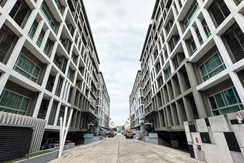 Apartamento de 2 habitaciones en Pattaya, Tailandia № 205766 - foto 3