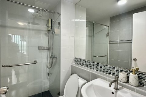 Apartamento de 2 habitaciones en Pattaya, Tailandia № 205765 - foto 10