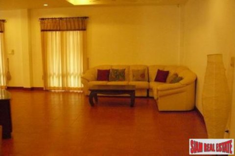 Chalet de 3 dormitorios en Jomtien Beach, Pattaya, Tailandia № 202558 - foto 3