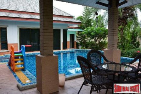 Casa de 3 dormitorios en Jomtien Beach, Pattaya, Tailandia № 202561