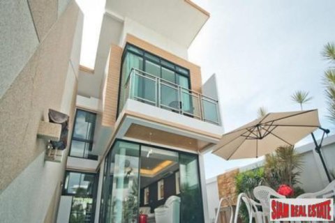 Chalet de 3 dormitorios en Jomtien Beach, Pattaya, Tailandia № 202559