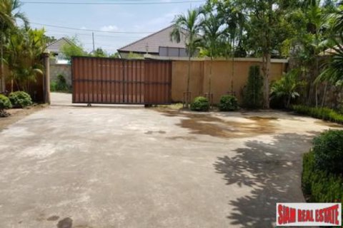 Chalet de 3 dormitorios en Jomtien Beach, Pattaya, Tailandia № 202560 - foto 5