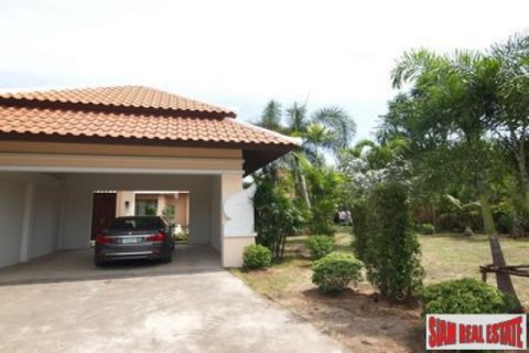 Chalet de 3 dormitorios en Jomtien Beach, Pattaya, Tailandia № 202560 - foto 4