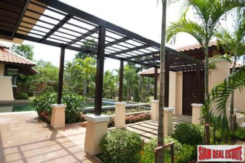 Chalet de 3 dormitorios en Jomtien Beach, Pattaya, Tailandia № 202560 - foto 3
