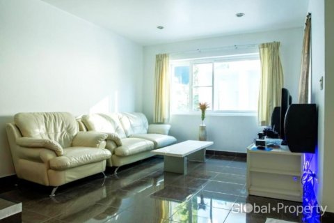 Local comercial 686 m2 en Pattaya, Tailandia № 116351 - foto 11
