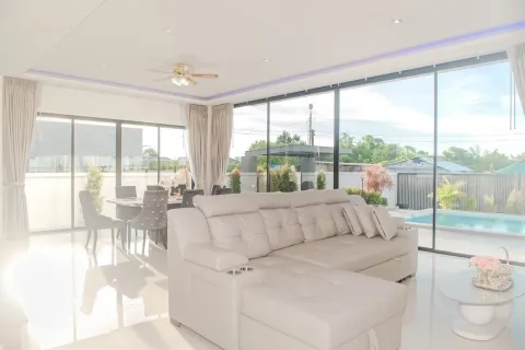 Chalet de 4 dormitorios en Pattaya, Tailandia № 173416 - foto 3