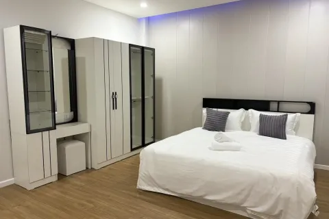 Chalet de 4 dormitorios en Pattaya, Tailandia № 173416 - foto 9