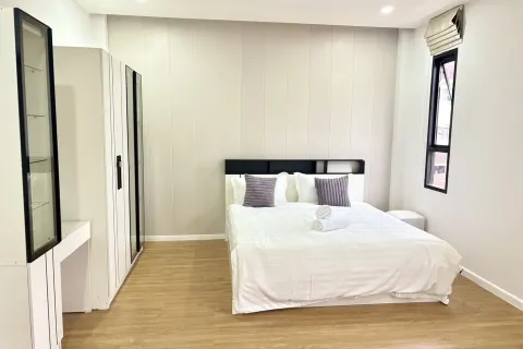 Chalet de 4 dormitorios en Pattaya, Tailandia № 173416 - foto 12