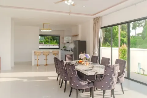 Chalet de 4 dormitorios en Pattaya, Tailandia № 173416 - foto 4