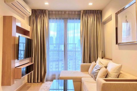 Sobre plano Rhythm Sathorn - Narathiwas en Bangkok, Tailandia № 36312 - foto 2
