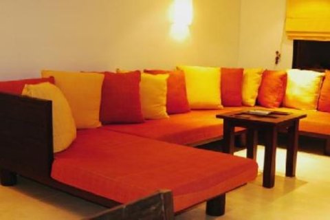 Apartamento de 3 dormitorios en Rawai, Tailandia № 202440 - foto 3