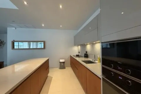 Casa de 3 dormitorios en Bang Tao, Tailandia № 153843 - foto 7
