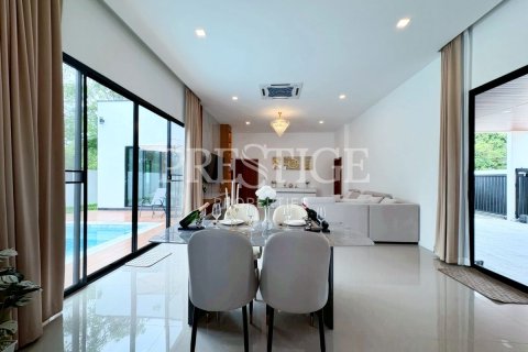 Casa de 4 dormitorios en Pattaya, Tailandia № 202047 - foto 8