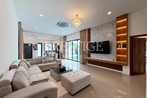 Casa de 4 dormitorios en Pattaya, Tailandia № 202047 - foto 5