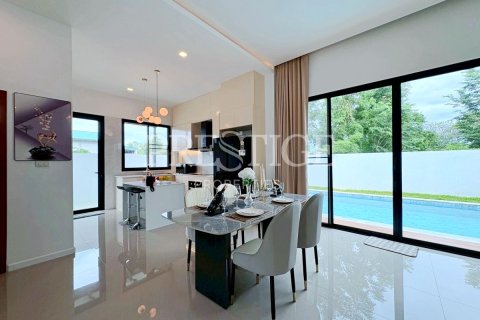 Casa de 4 dormitorios en Pattaya, Tailandia № 202047 - foto 7