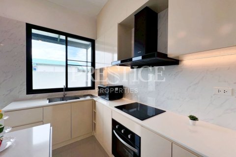 Casa de 4 dormitorios en Pattaya, Tailandia № 202047 - foto 11