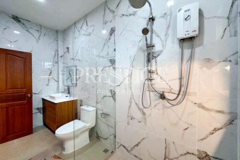 Casa de 4 dormitorios en Pattaya, Tailandia № 202047 - foto 19